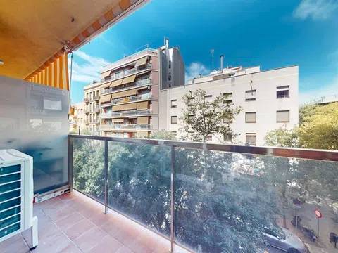 Piso en Venta en Carrer del Rosselló en El Camp de l'Arpa del Clot