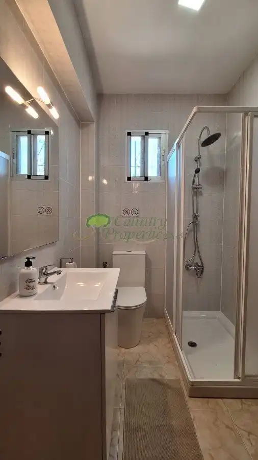 Baño de Finca rústica en venta en Vélez-Málaga con Aire acondicionado, Jardín privado y Terraza