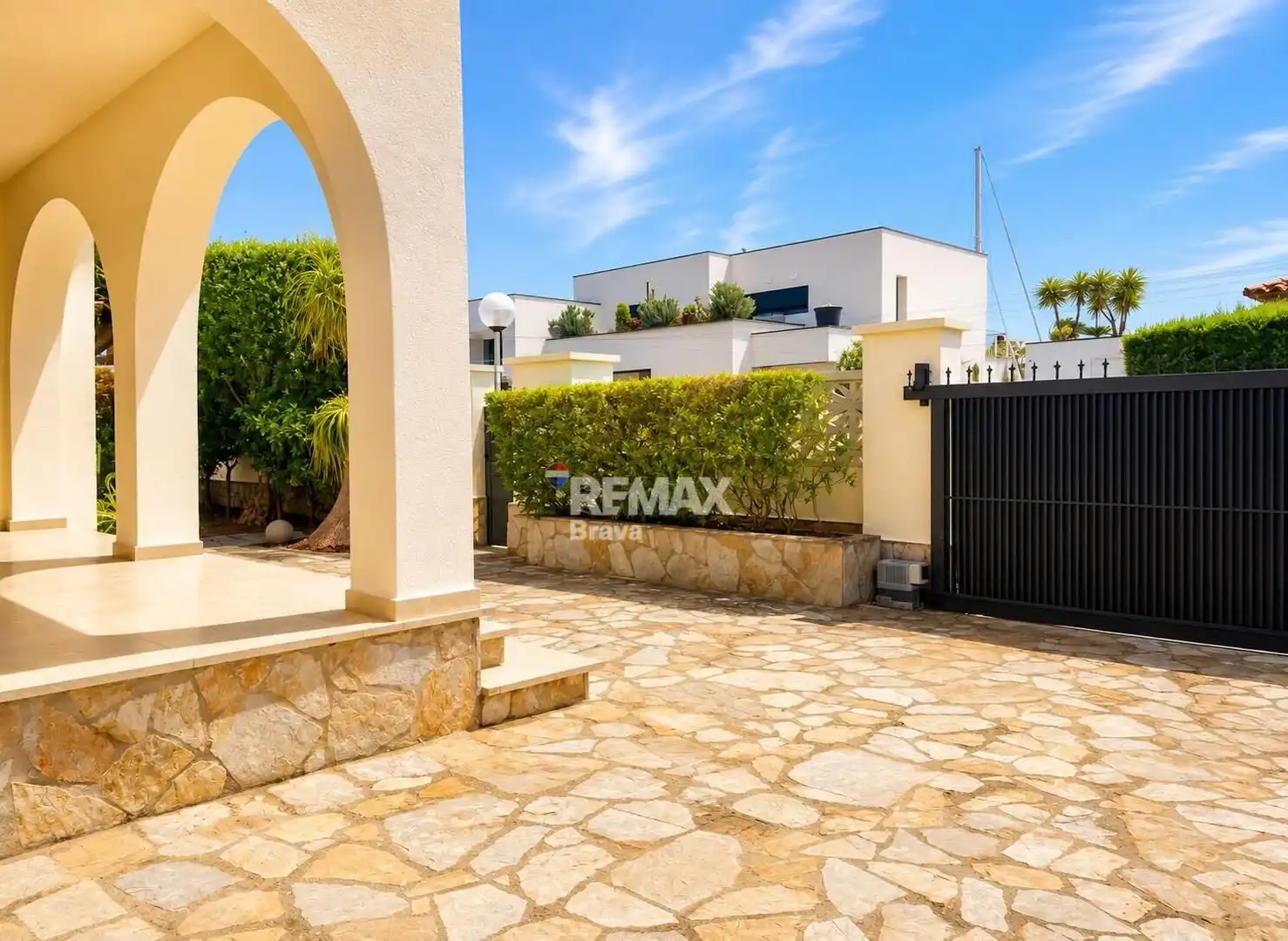 Vista exterior de Casa o xalet en venda en Roses amb Aire condicionat, Calefacció i Jardí privat