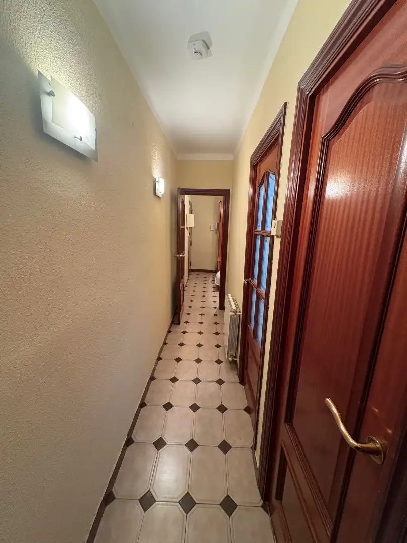 Piso en venta en L'Hospitalet de Llobregat con Calefacción, Horno y Alarma