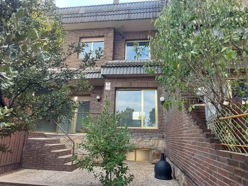 Vista exterior de Casa o xalet de lloguer en La Navata