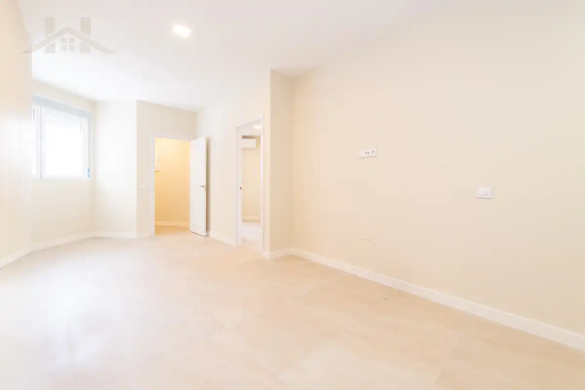 Piso en venta en Fuenlabrada con Aire acondicionado y Horno