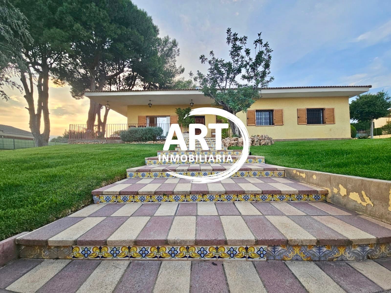 Exterior view of House or chalet for sale in La Pobla de Vallbona  with Air Conditioner, Heating and Private garden