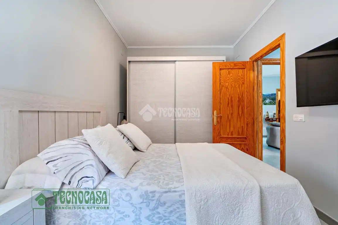 Habitación de Piso en venta en Roquetas de Mar con Jardín privado, Terraza y Balcón