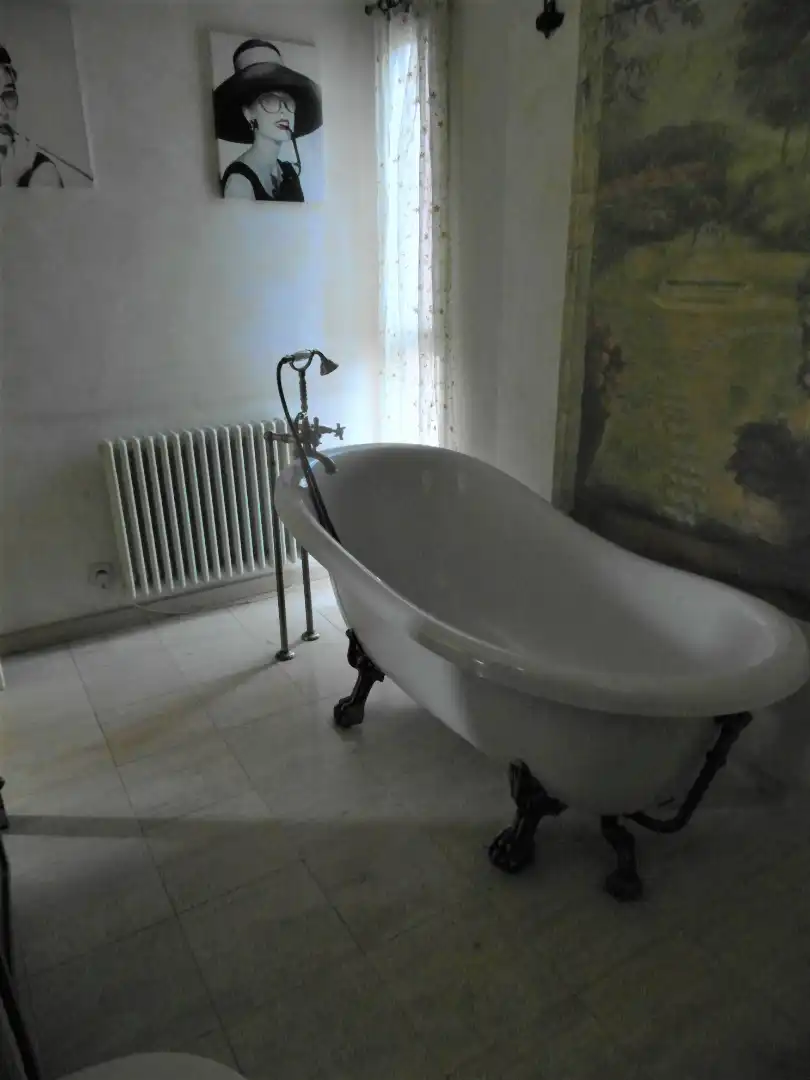 Baño de Casa adosada en venta en Madrid con Aire acondicionado, Calefacción y Jardín privado