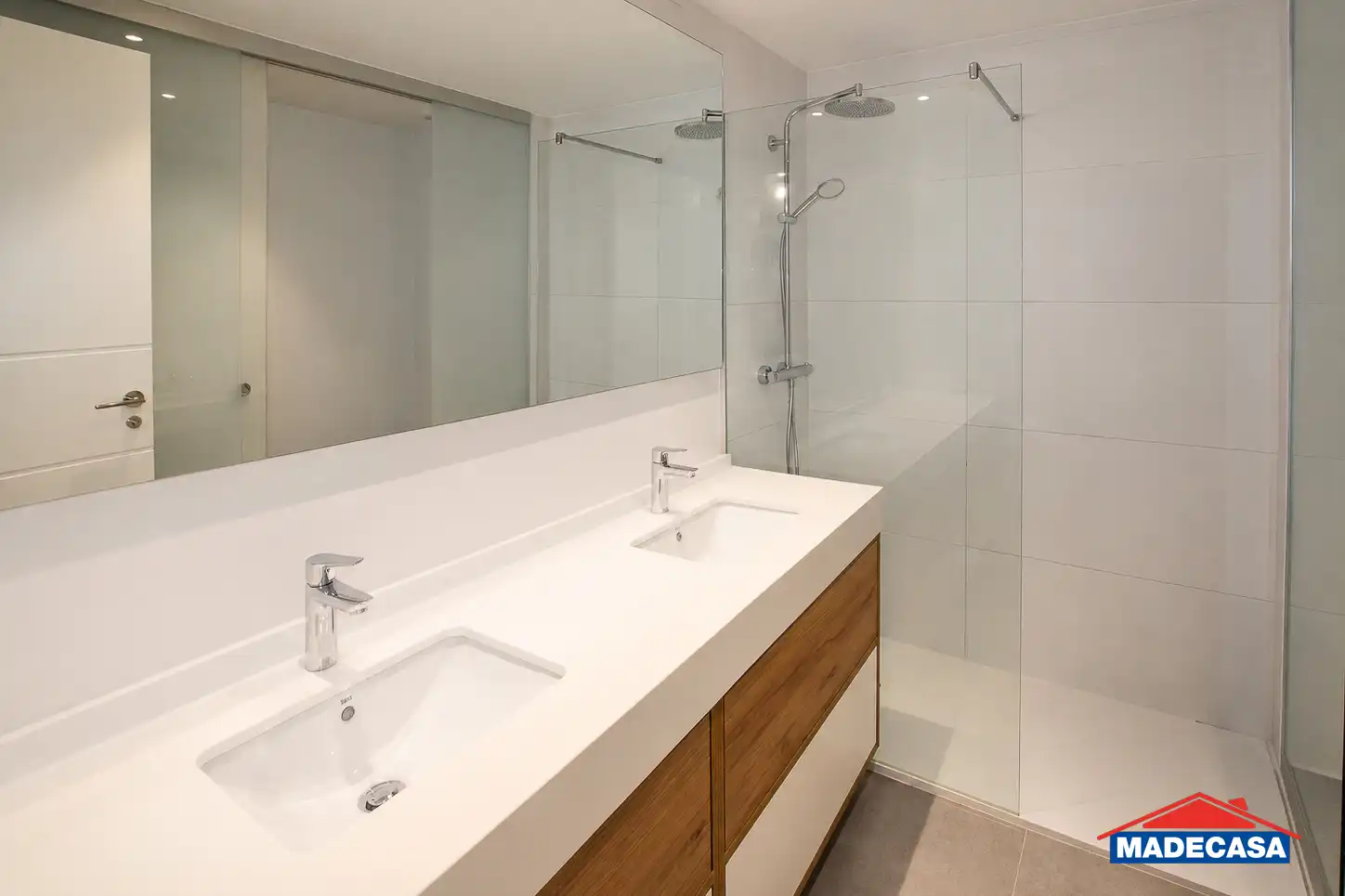 Baño de Ático en venta en Pozuelo de Alarcón con Aire acondicionado, Calefacción y Jardín privado