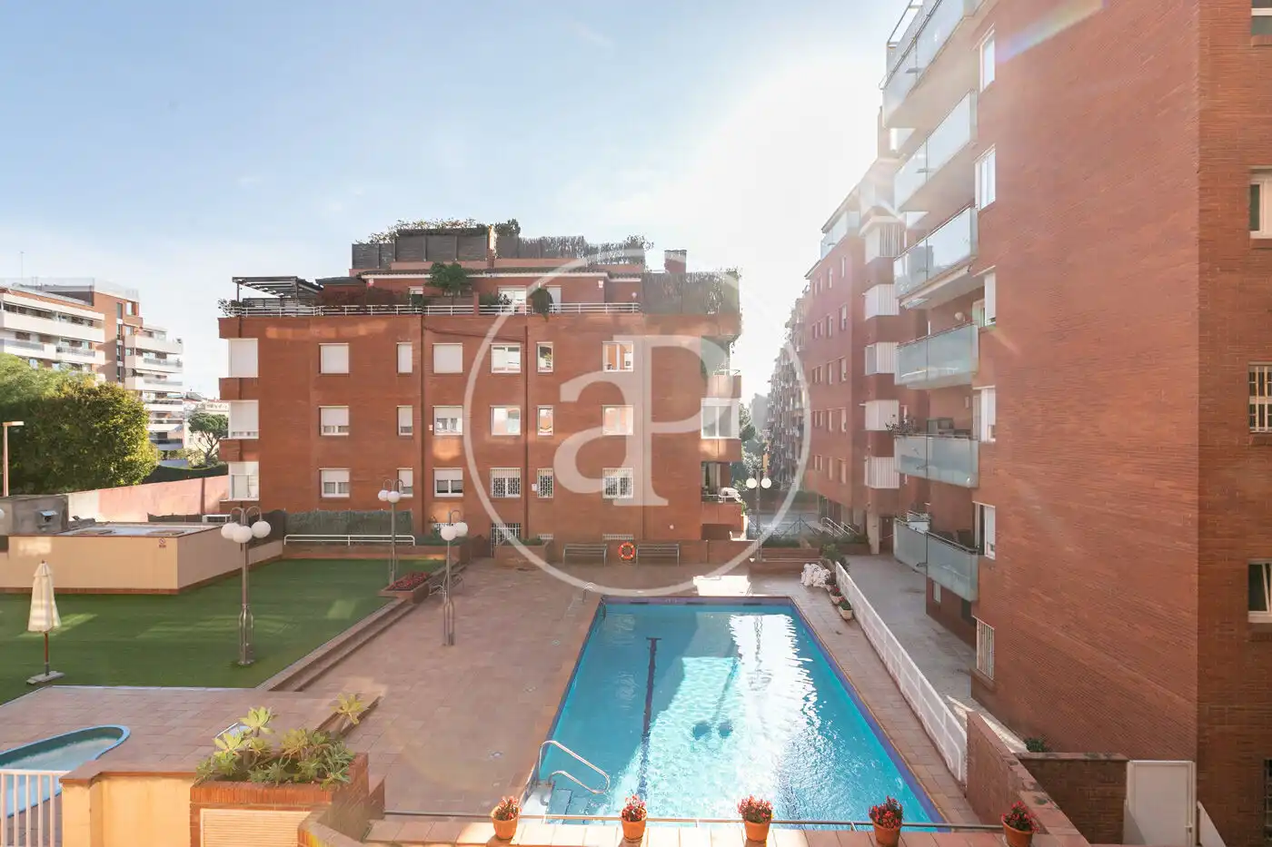Vista exterior de Piso en venta en Barcelona con Aire acondicionado, Calefacción y Jardín privado