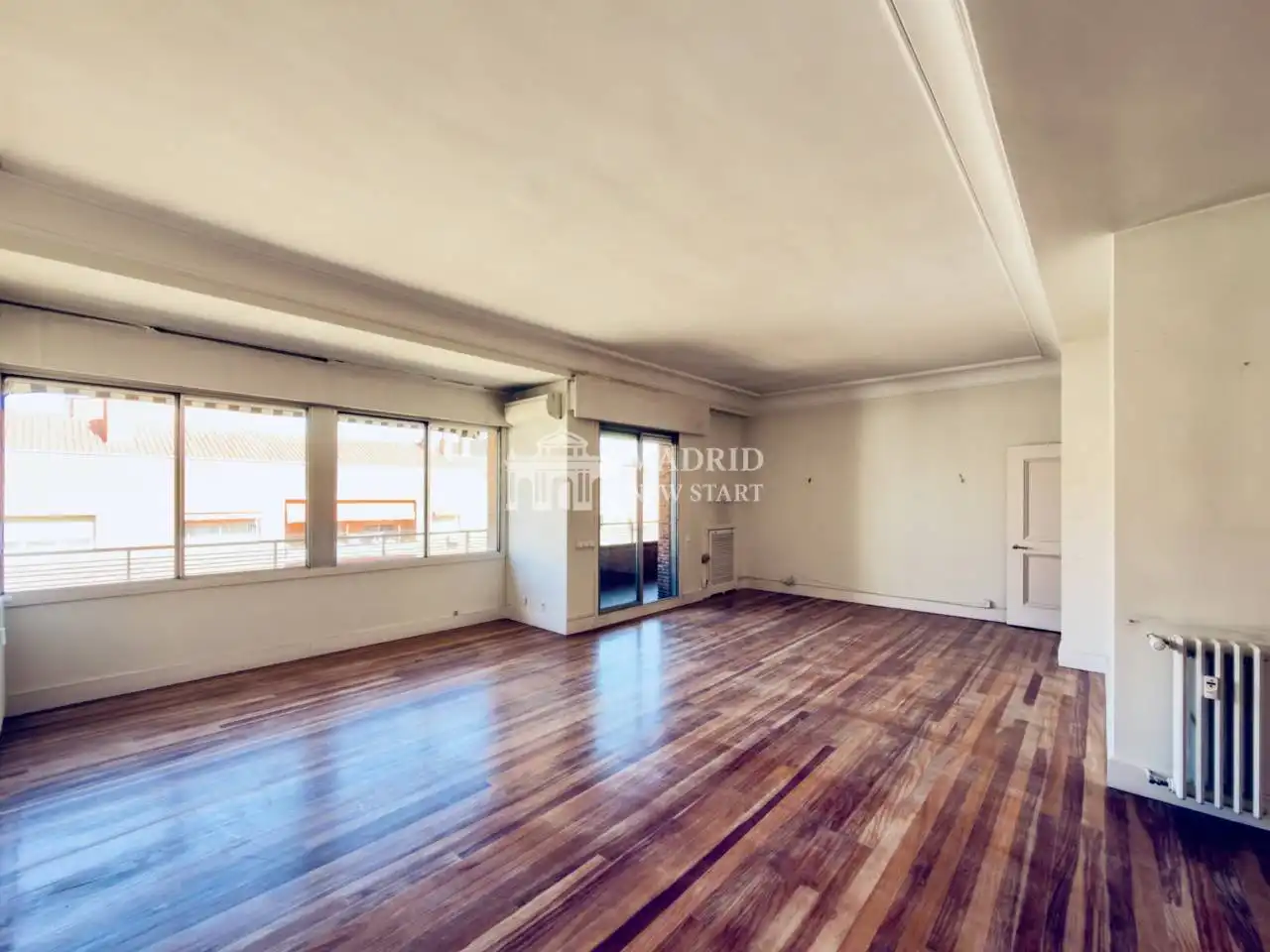 Wohnzimmer von Wohnung zum Verkauf in Madrid mit Klimaanlage, Heizung und Terrasse