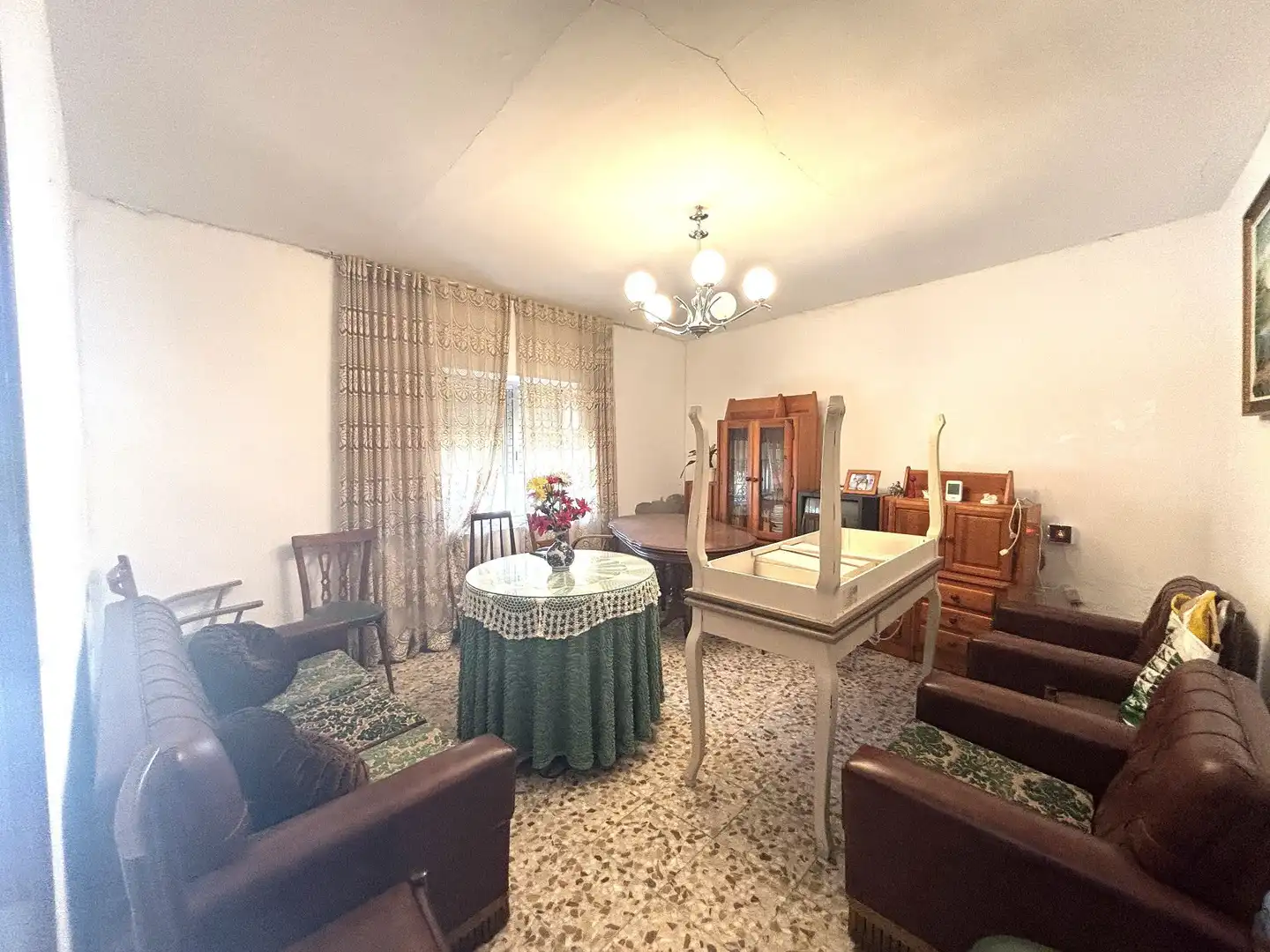 Sala d'estar de Casa o xalet en venda en Navahermosa amb Calefacció i Jardí privat