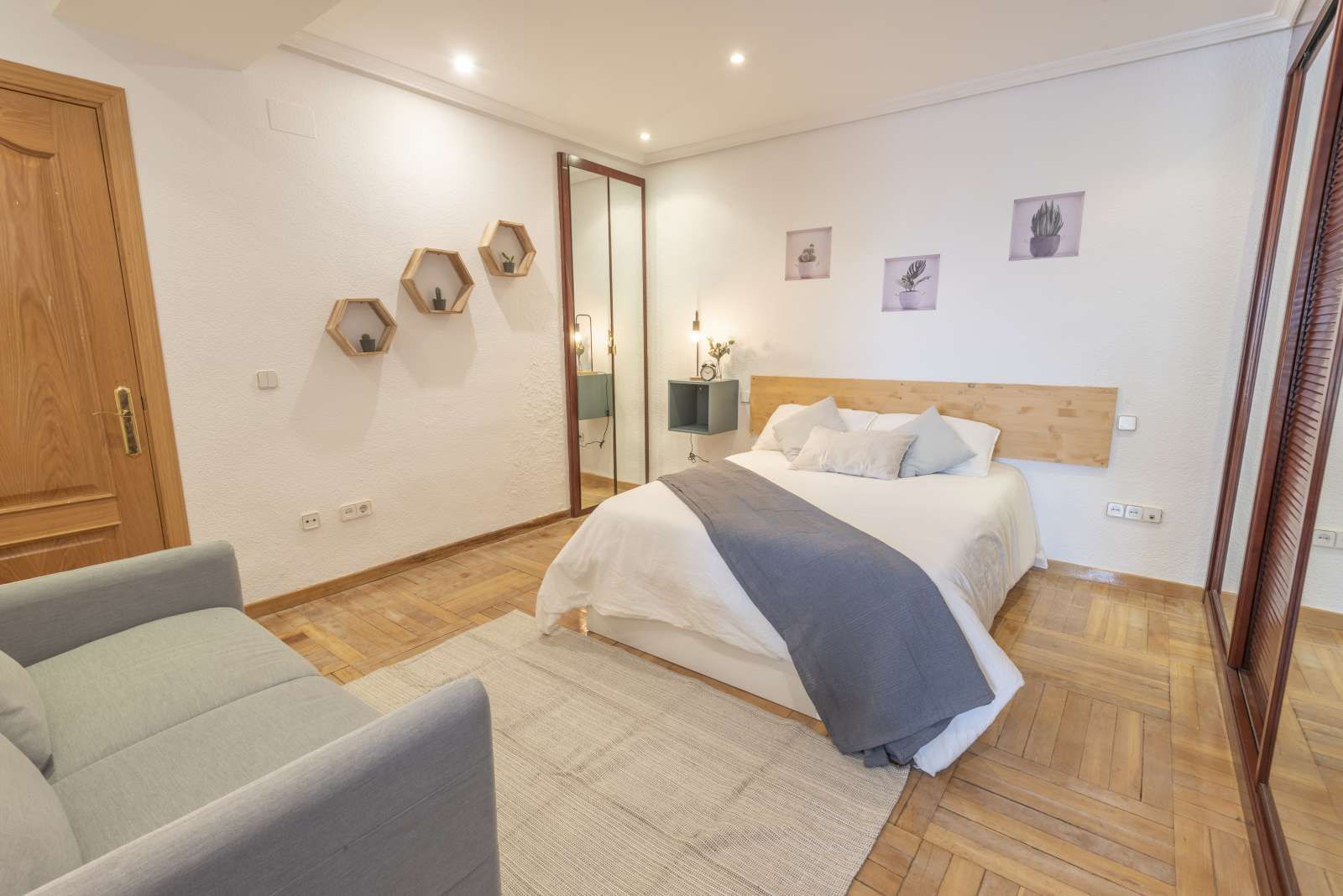 Bedroom of Flat to share in  Madrid Capital  with Air Conditioner and Terrace