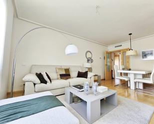 Sala d'estar de Pis en venda en  Logroño amb Calefacció, Jardí privat i Parquet