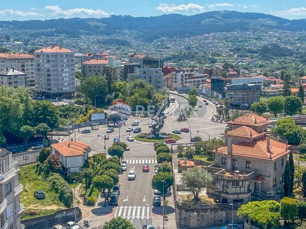 Vista exterior de Dúplex en venda en Vigo  amb Calefacció, Parquet i Terrassa