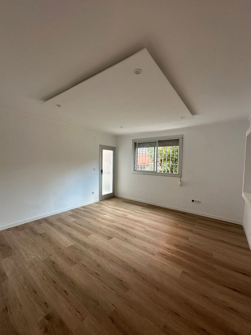 Bedroom of Flat for sale in Badalona  with Parquet flooring, Oven and Microwave
