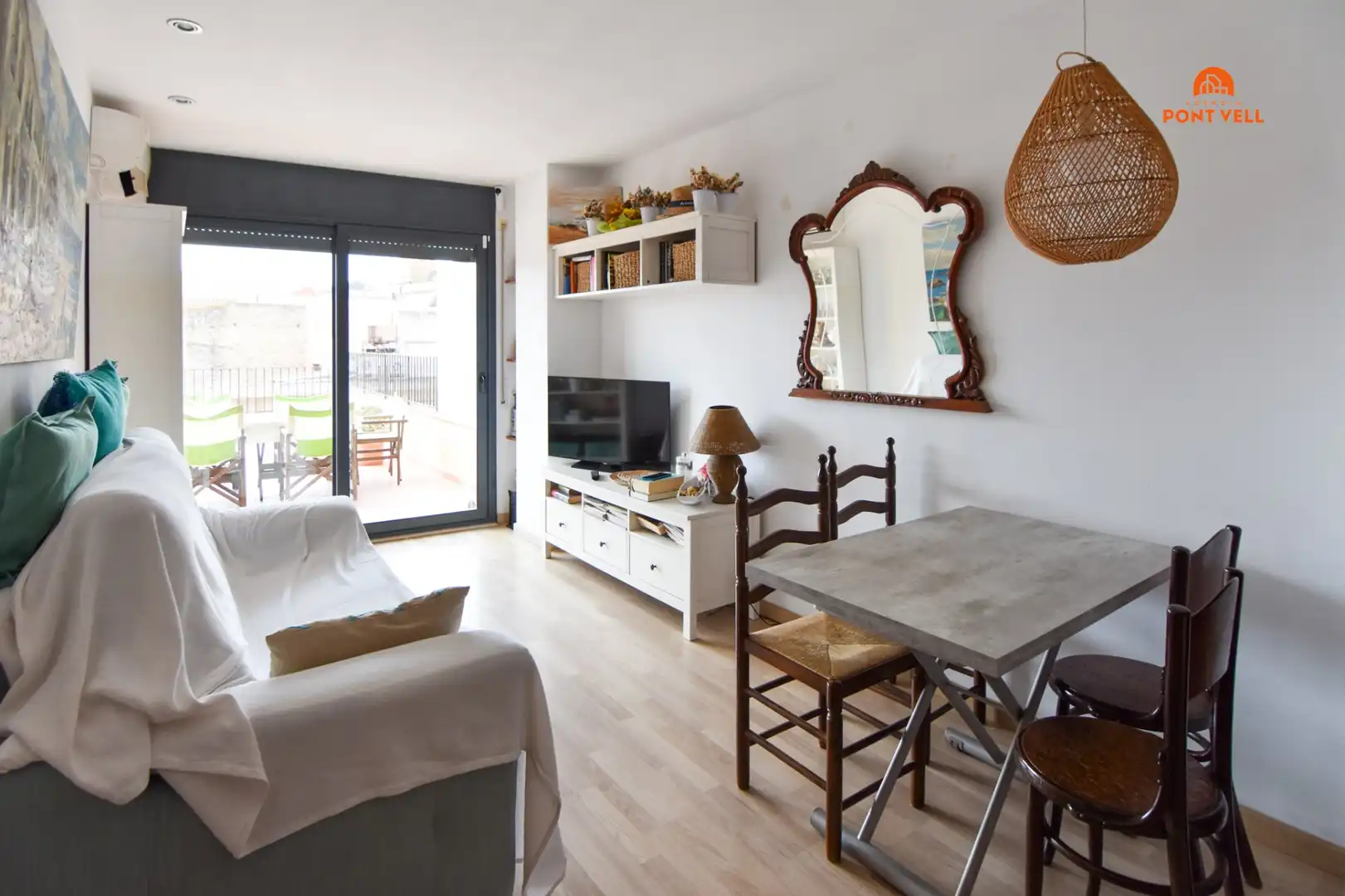 Living room of Flat for sale in Palafrugell  with Air Conditioner, Terrace and Furnished