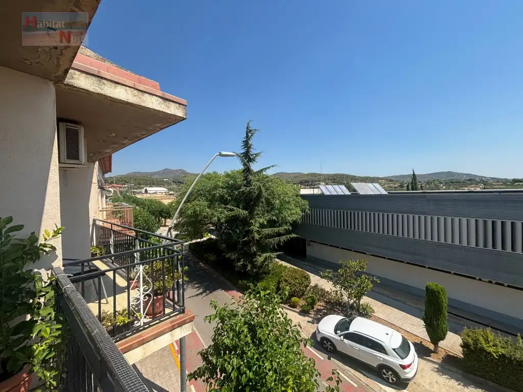 Exterior view of Flat for sale in La Bisbal del Penedès  with Air Conditioner and Oven