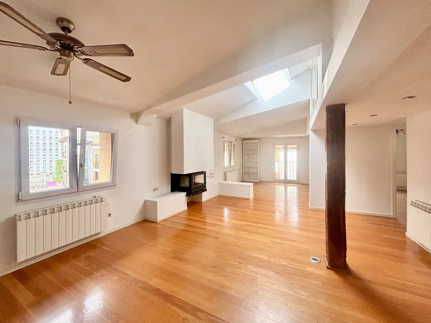 Living room of Attic for rent to own in Ordizia  with Heating, Parquet flooring and Oven