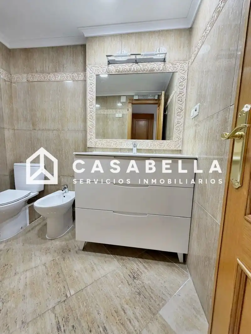Baño de Piso de alquiler en Valencia con Aire acondicionado, Calefacción y Trastero