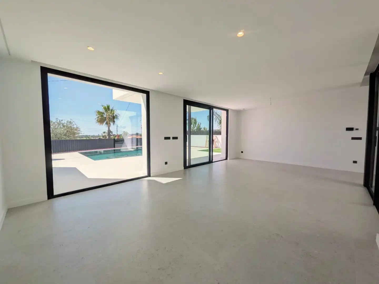 Sala de estar de Casa adosada en venta en L'Alfàs del Pi con Aire acondicionado, Calefacción y Jardín privado