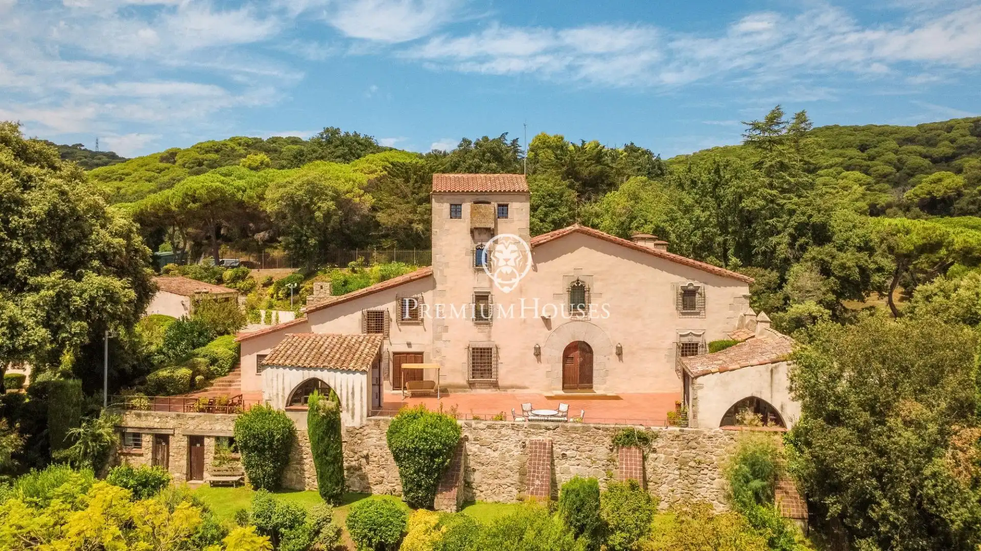 Vista exterior de Finca rústica en venda en Sant Andreu de Llavaneres amb Aire condicionat, Calefacció i Piscina