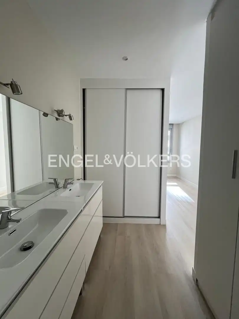 Bedroom of Flat for rent in Madrid  with Air Conditioner, Heating and Terrace