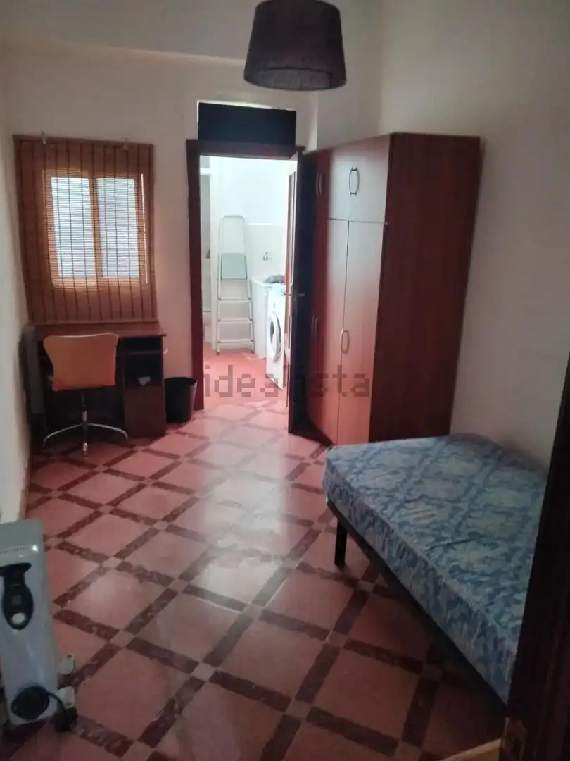 Habitación de Piso en venta en Granada con Amueblado
