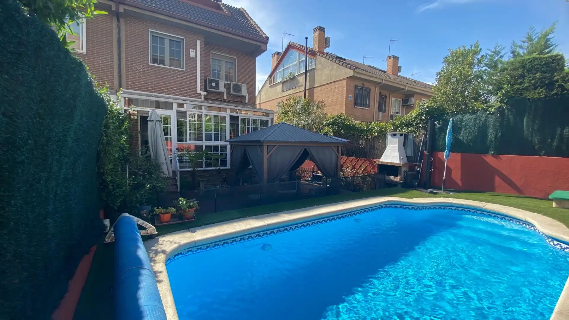 Piscina de Casa adosada en venta en San Blas