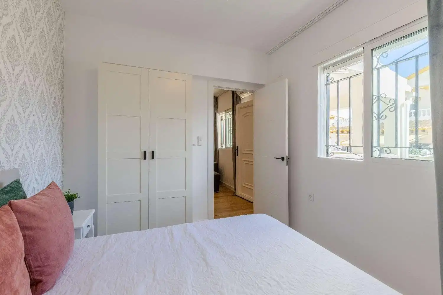 Habitación de Casa adosada en venta en Orihuela con Aire acondicionado, Calefacción y Jardín privado