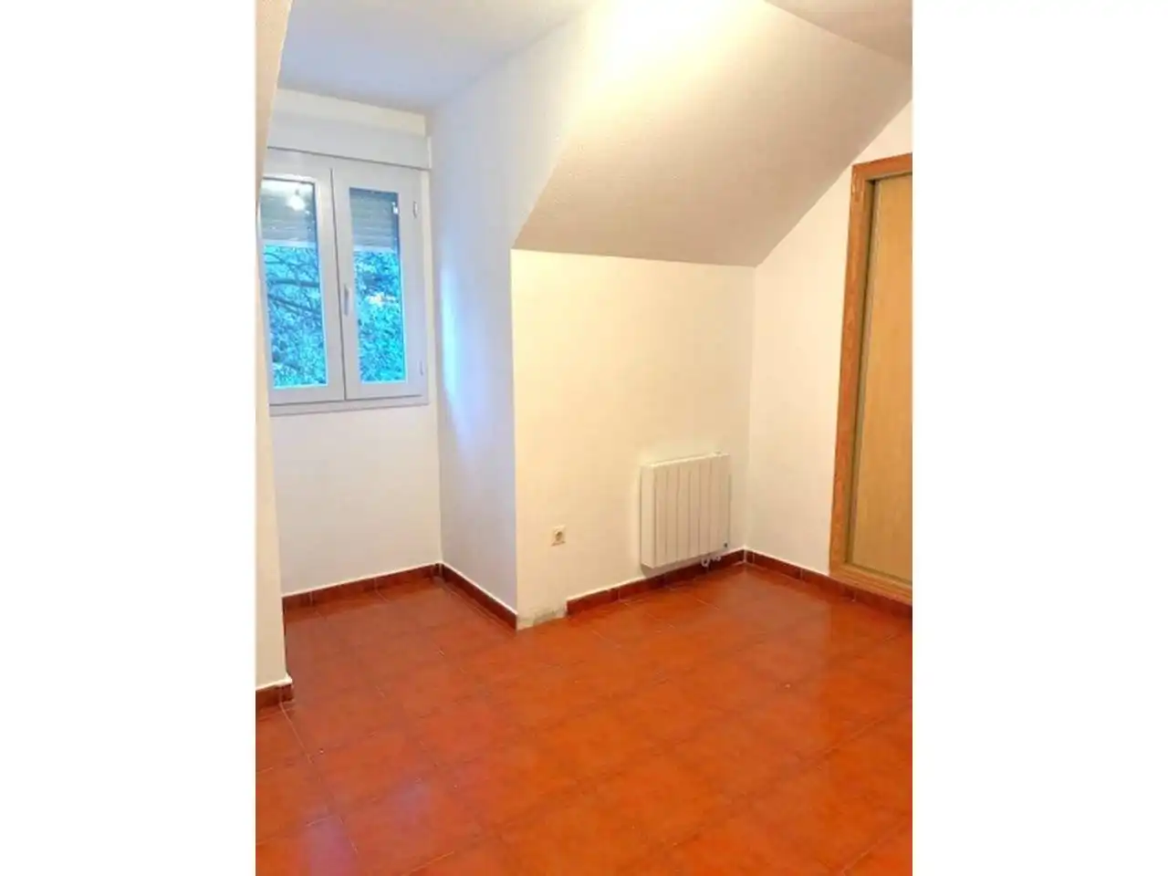 Habitación de Casa o chalet de alquiler en El Espinar con Calefacción, Terraza y Alarma