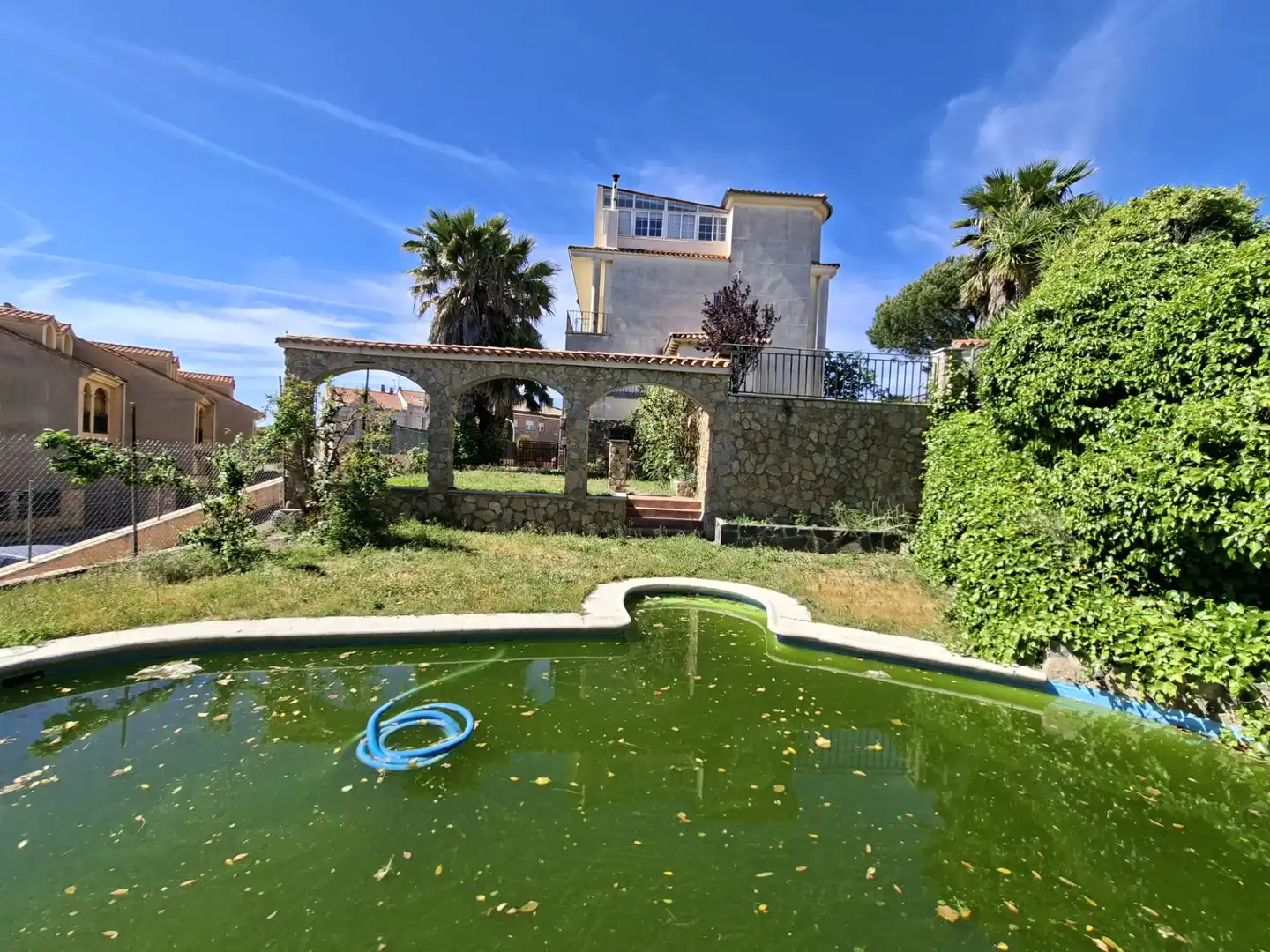 Swimming pool of Houses for sale in Plasencia  with Air Conditioner