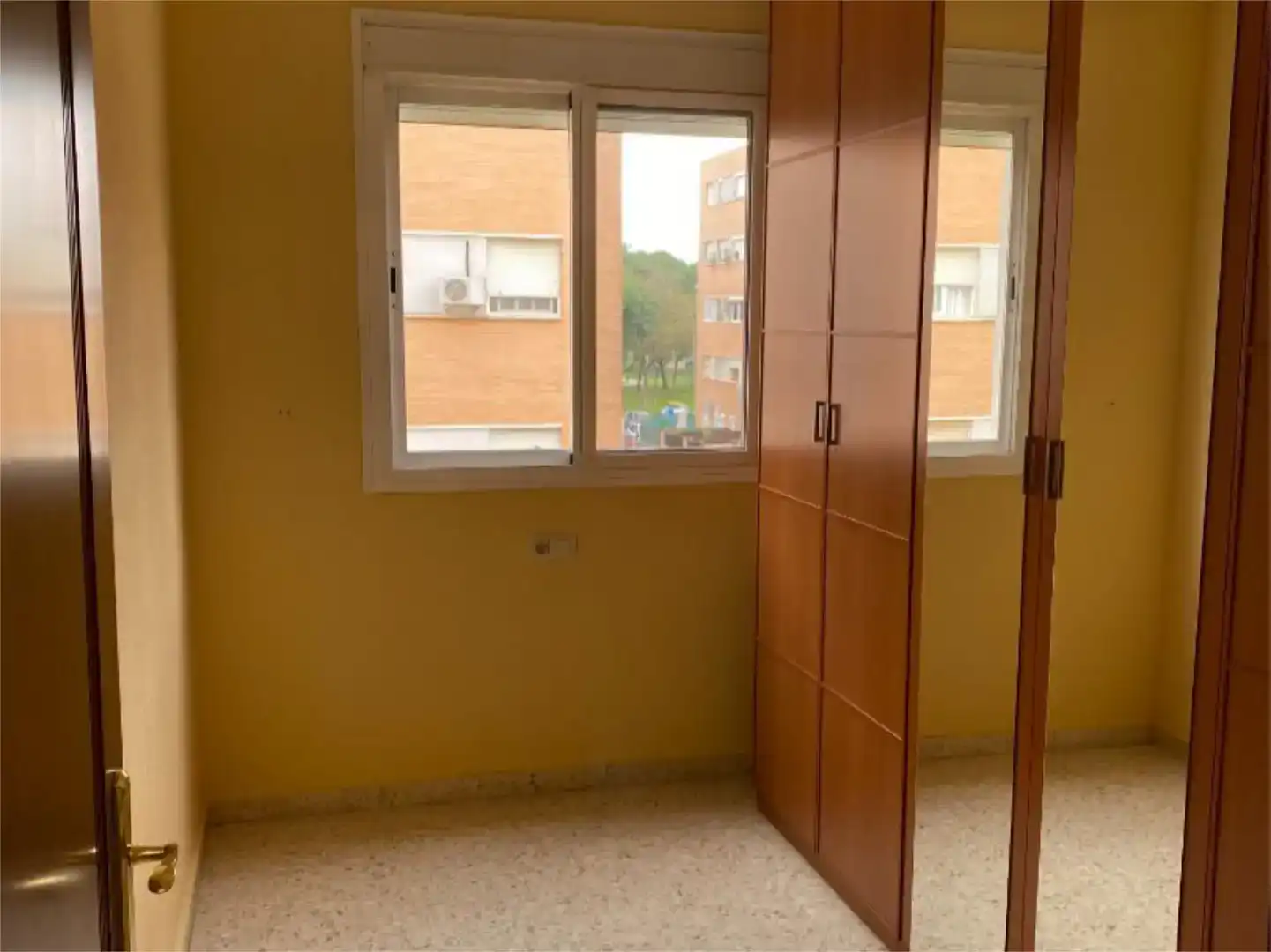 Dormitori de Pis en venda en La Rinconada amb Aire condicionat i Balcó
