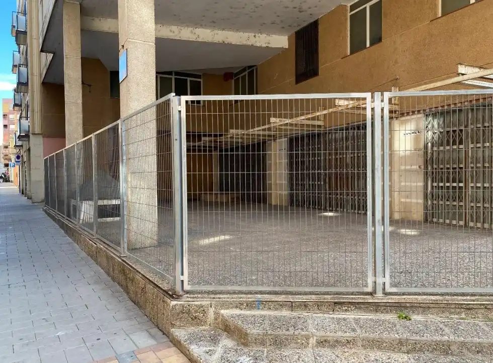 Locale commerciale in vendita a Carrer Maria Sauret 1