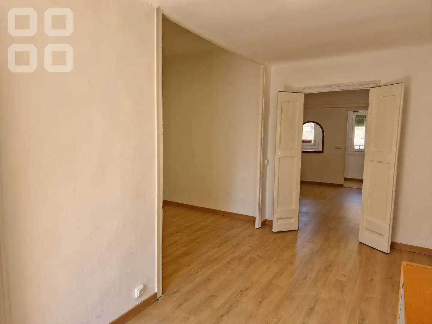 Estudi de lloguer en Barcelona amb Parquet i Balcó