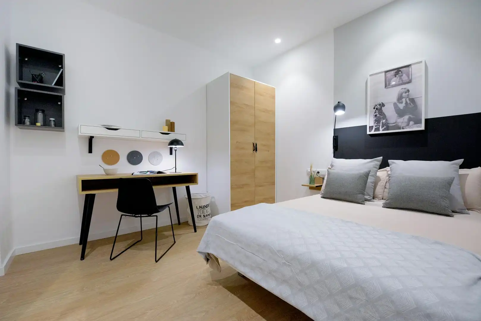 Bedroom of Flat for share in Valencia  with Air Conditioner, Furnished and TV