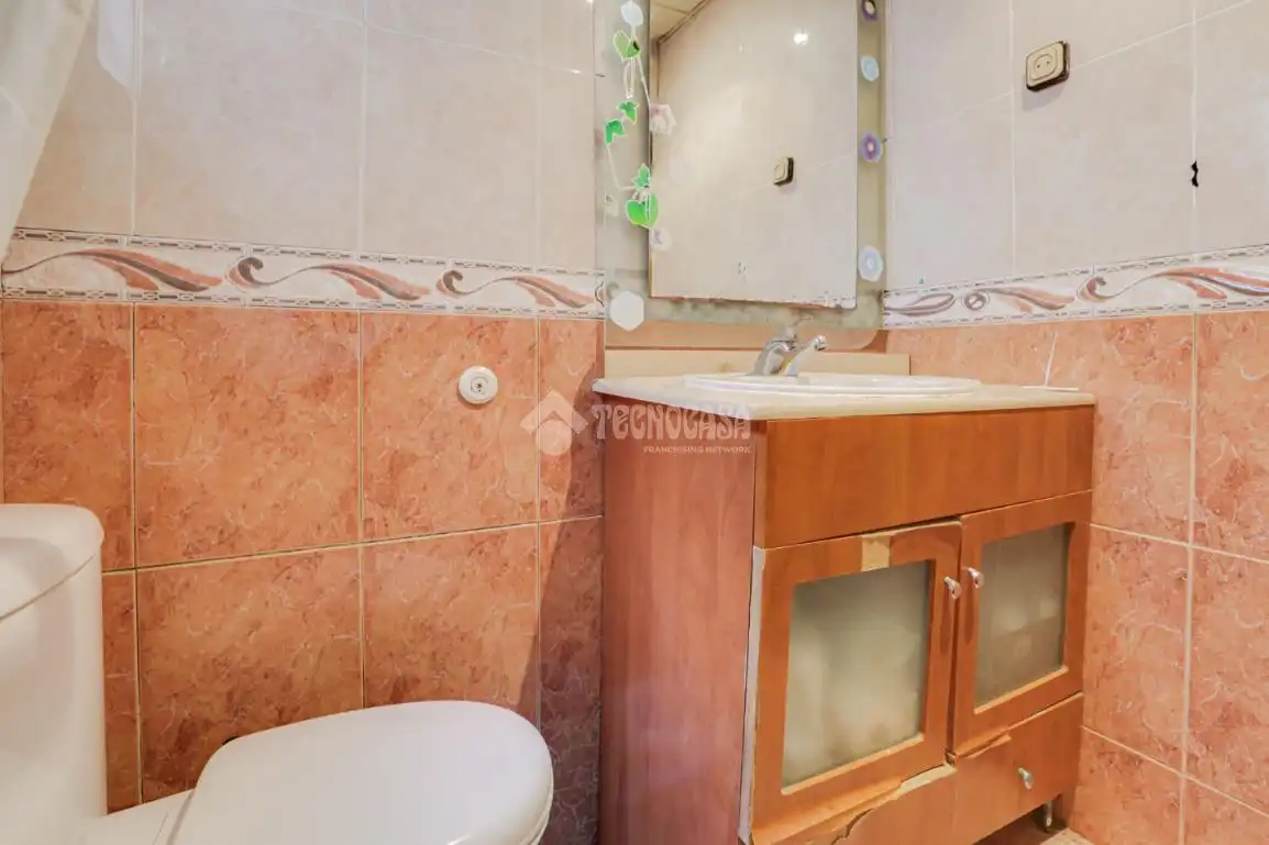 Bathroom of Flat for sale in Badalona