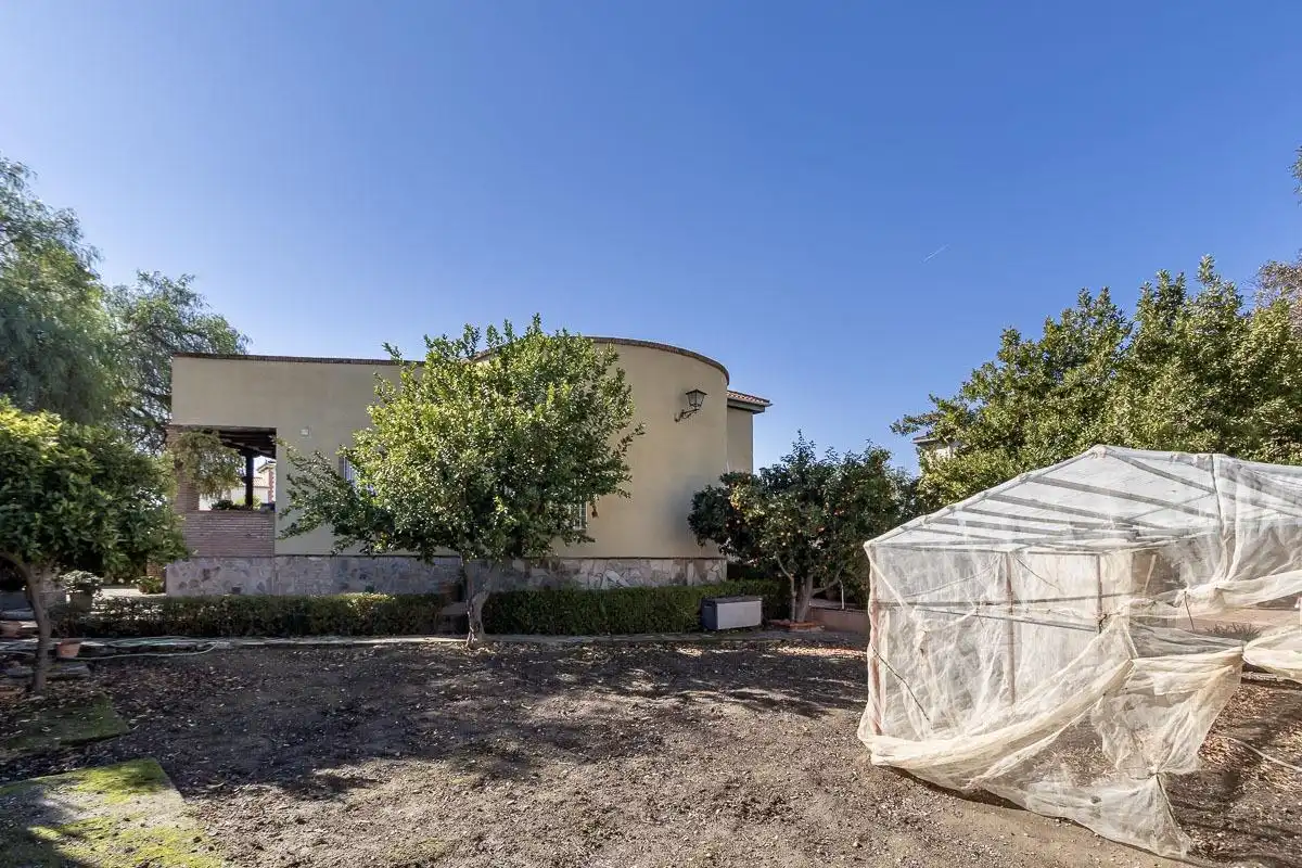 Vista exterior de Casa o xalet en venda en Las Gabias amb Calefacció, Jardí privat i Terrassa