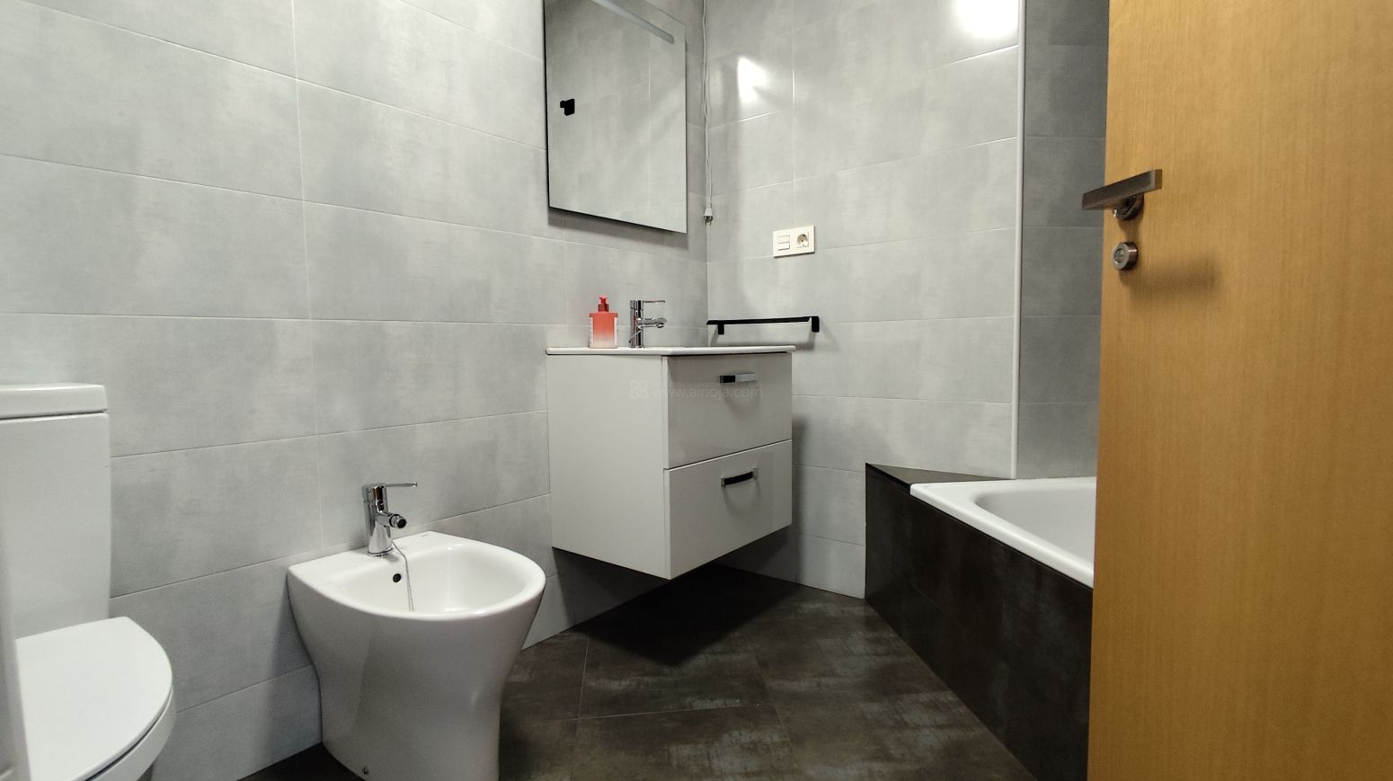 Bathroom of Flat to rent in  Logroño  with Heating, Swimming Pool and Community pool