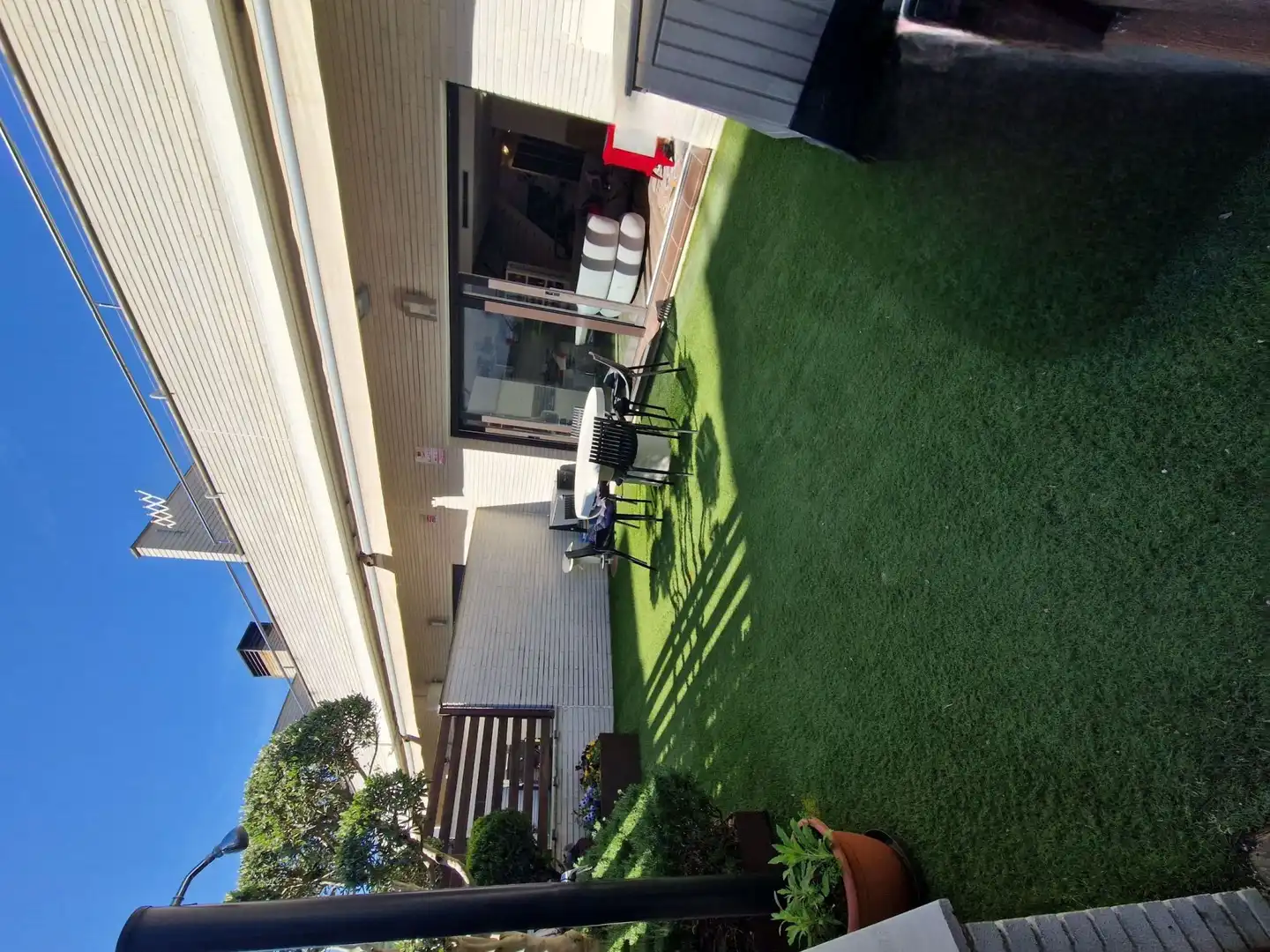 Terrasse von Einfamilien-Reihenhaus zum Verkauf in Dosrius mit Klimaanlage, Heizung und Gemeinschaftspool