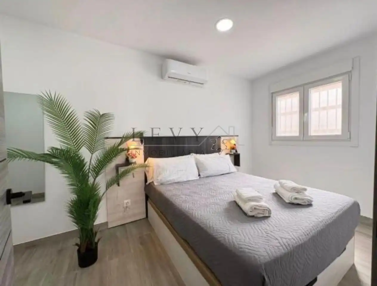 Schlafzimmer von Erdgeschoss zur Miete in Málaga mit Heizung, Schwimmbad und Möbliert