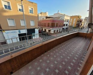 Vista exterior de Casa adosada en venda en Elda amb Aire condicionat i Terrassa