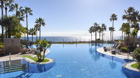 Apartamento de 2 dormitorios en Urbanización exclusiva frente a la playa  Mar Azul, Nueva Milla de Oro, Estepona