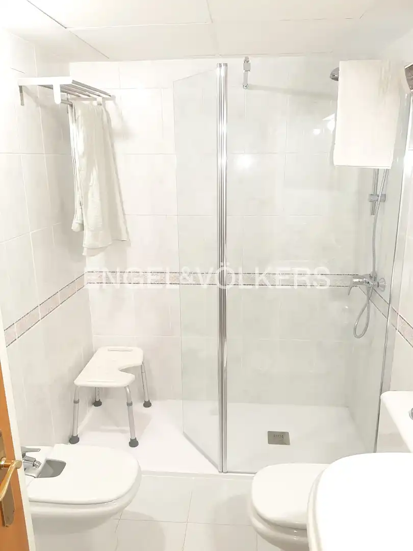 Badezimmer von Wohnung zur Miete in Valencia mit Heizung, Terrasse und Balkon