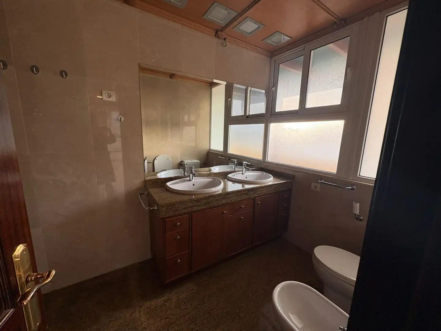 Baño de Ático de alquiler en Torremolinos con Aire acondicionado, Calefacción y Jardín privado