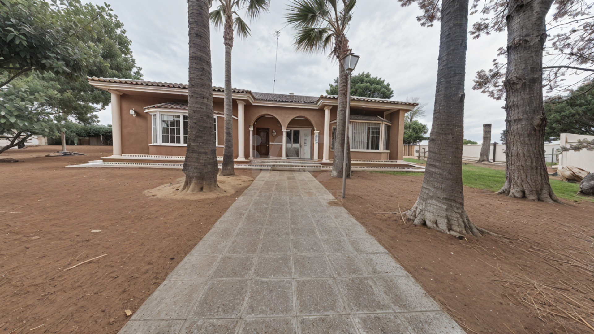 Vista exterior de Casa o xalet en venda en Chiclana de la Frontera amb Aire condicionat, Calefacció i Piscina