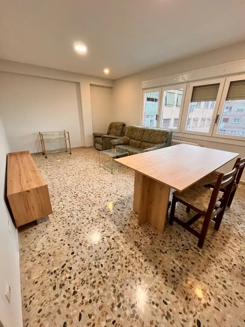 Sala d'estar de Pis de lloguer en Zaragoza amb Aire condicionat, Calefacció i Moblat