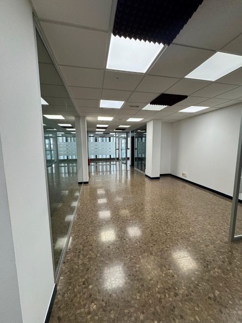 Oficina de alquiler en  Barcelona Capital con Aire acondicionado, Calefacción y Alarma