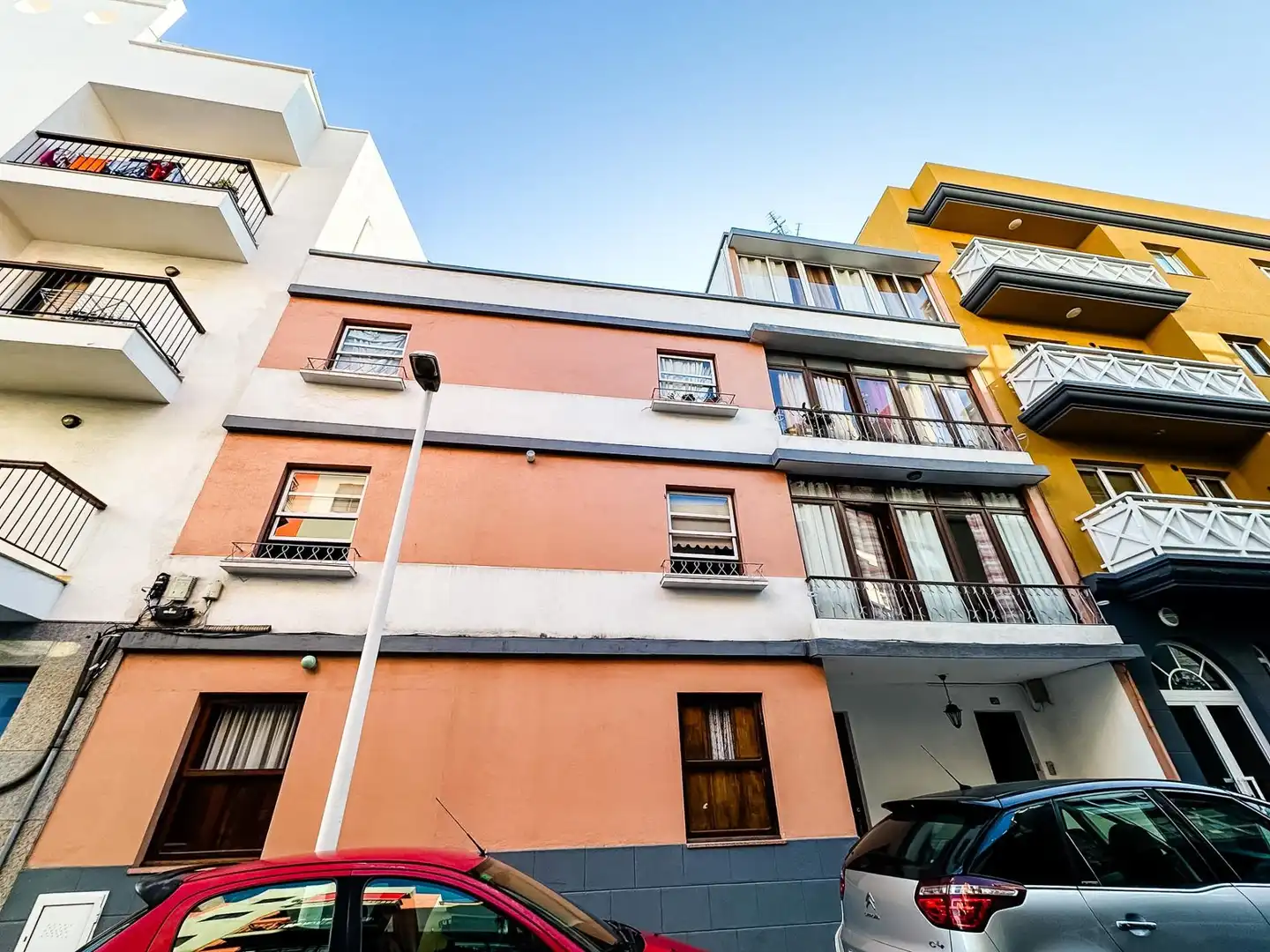 Vista exterior de Edificio en venta en Los Llanos de Aridane