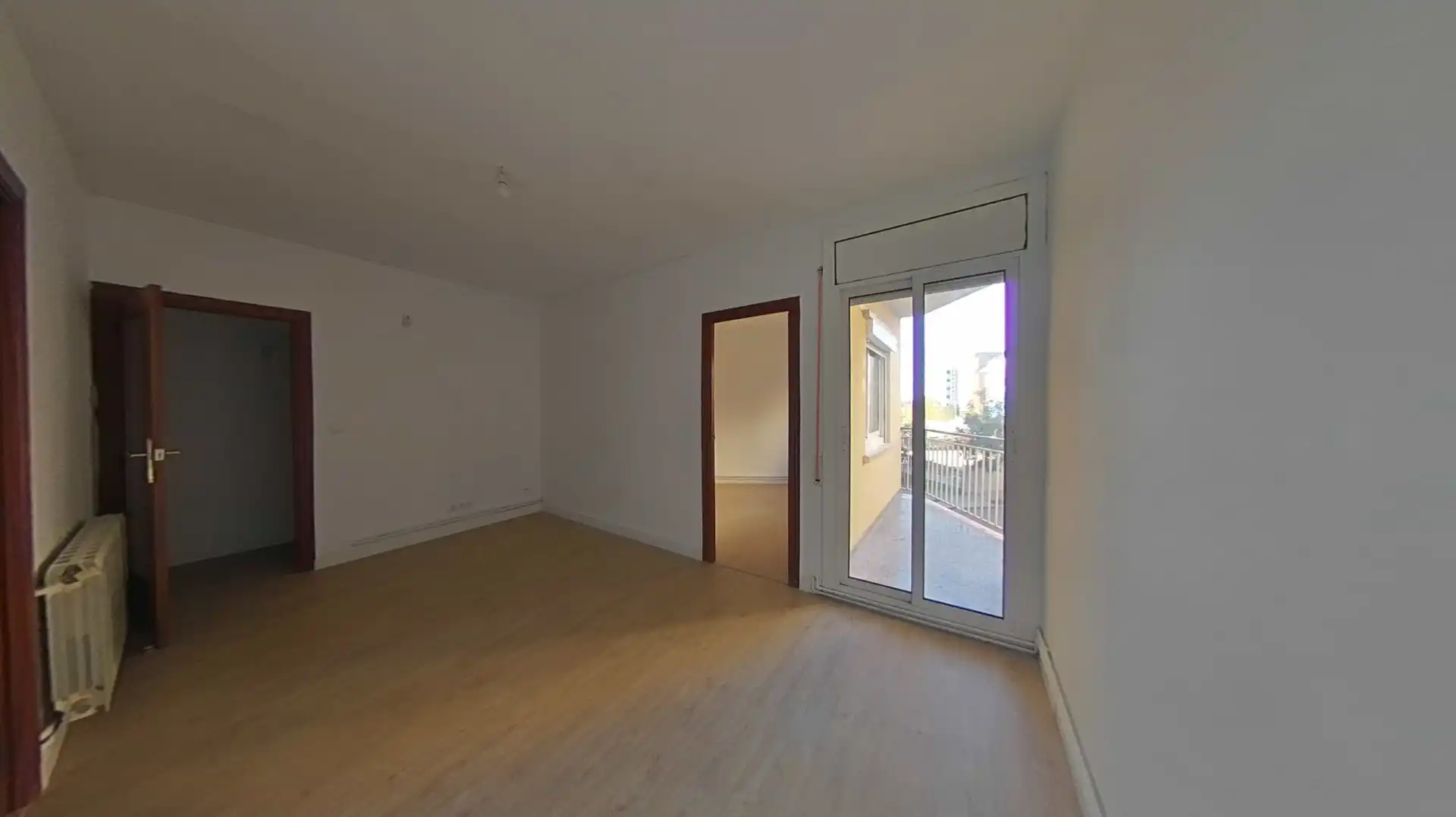 Habitación de Piso en venta en L'Hospitalet de Llobregat con Parquet y Balcón