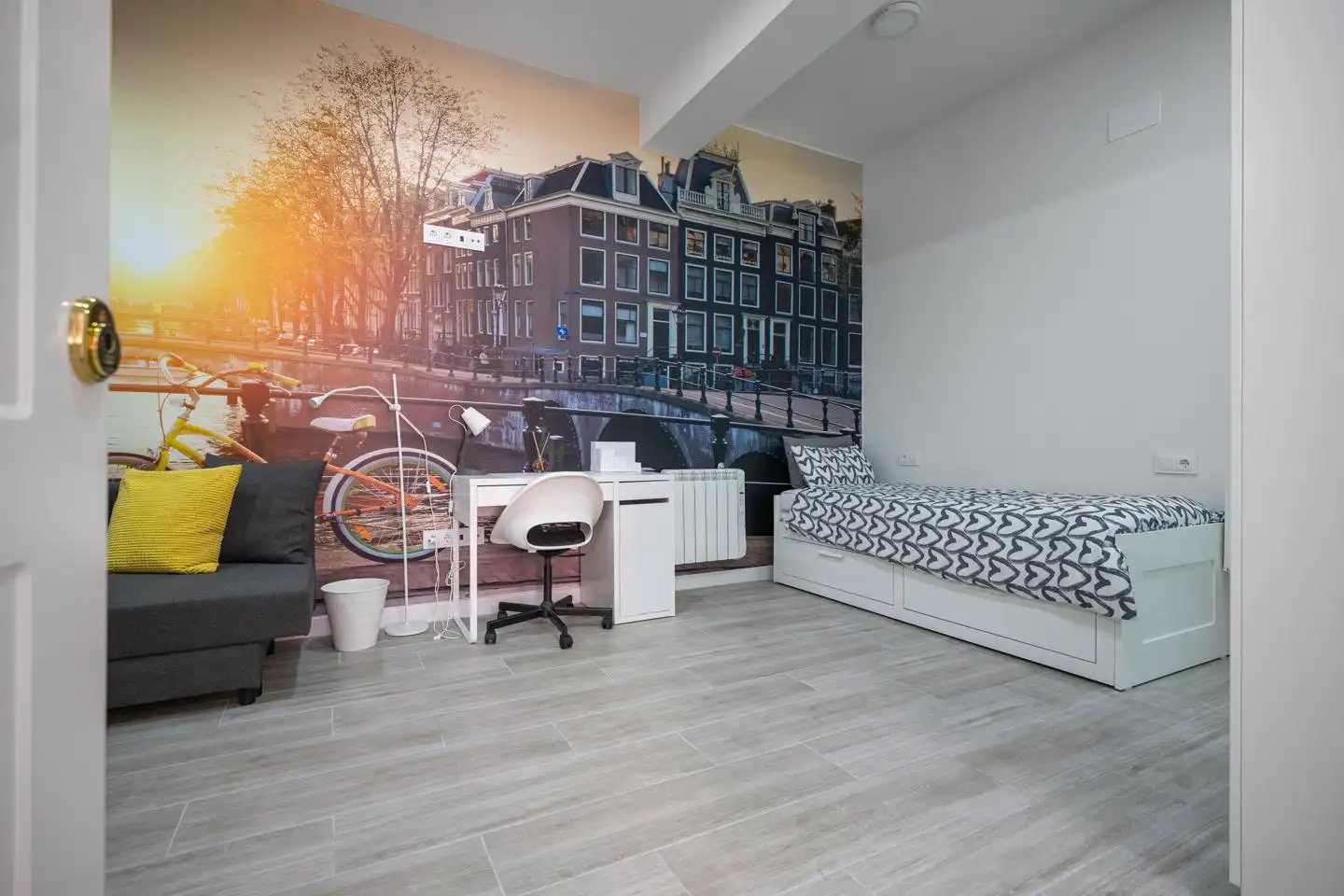 Habitación de Planta baja en venta en Ávila con Calefacción y Amueblado