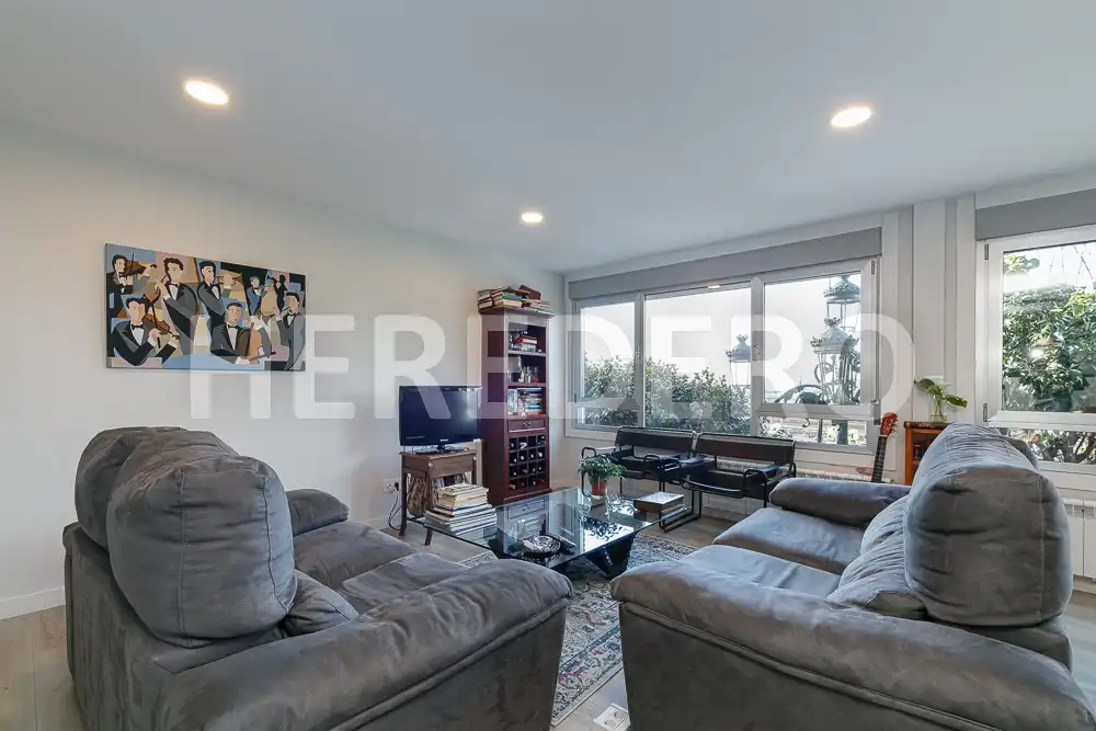 Living room of Flat for sale in Vigo   with Heating and Parquet flooring