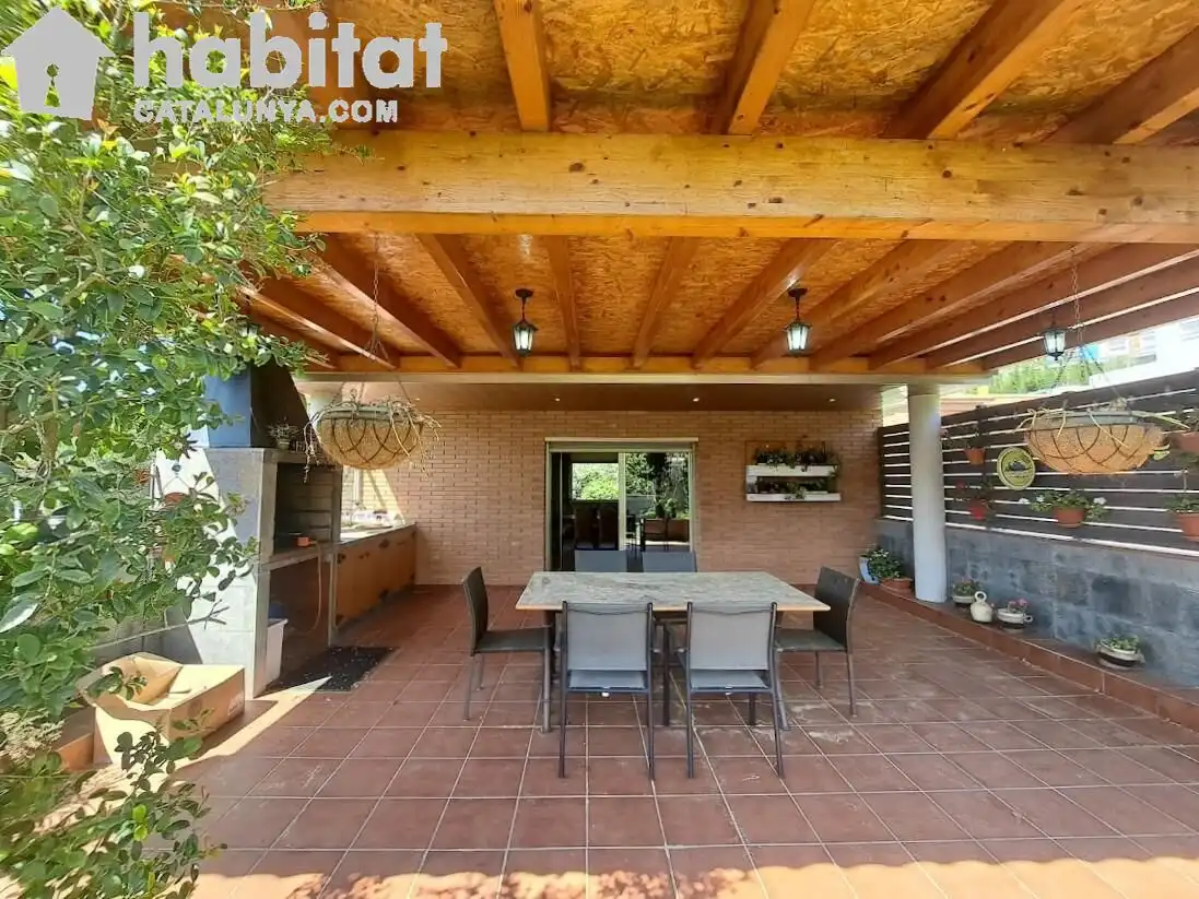 Terrassa de Casa o xalet en venda en Sant Esteve Sesrovires amb Aire condicionat, Jardí privat i Terrassa